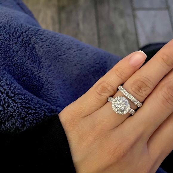 SOLD ✨ Diamond wedding and engagement set - Picture 6 of 10